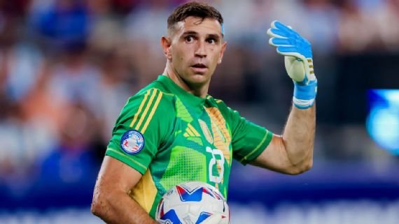 Scaloni habló sobre cómo se siente Dibu Martínez tras su frustrado pase al Manchester United