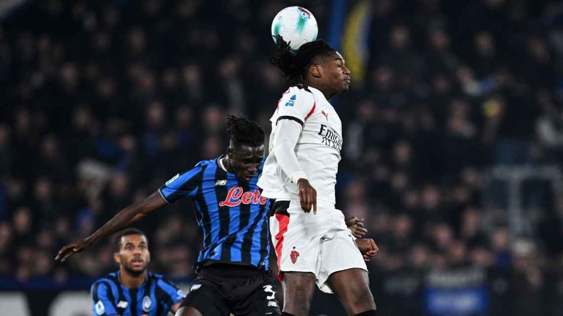Milan empató con Atalanta y quedó tres puntos por detrás de Napoli