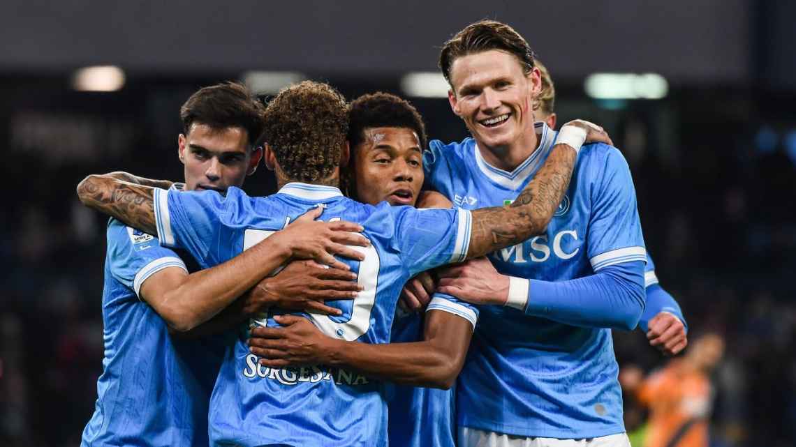 Napoli venció a Atalanta y mete presión en la cima de la Serie A