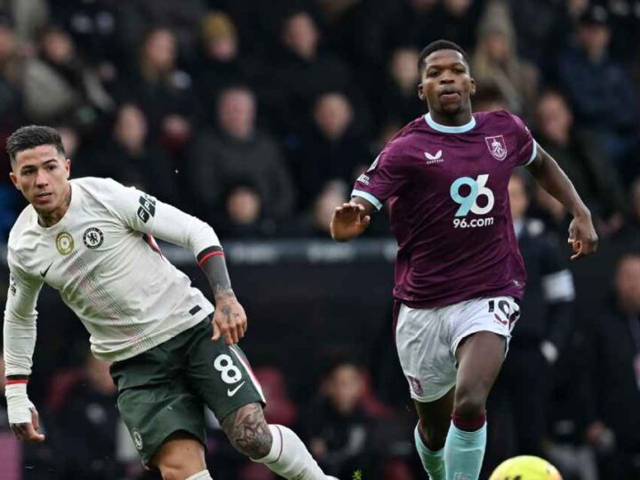 Chelsea venció a Burnley con gol de Enzo Fernández y se prendió en la Premier League