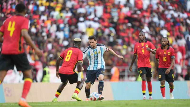 Con gol y asistencia de Messi, Argentina cerró el año con un triunfo ante Angola