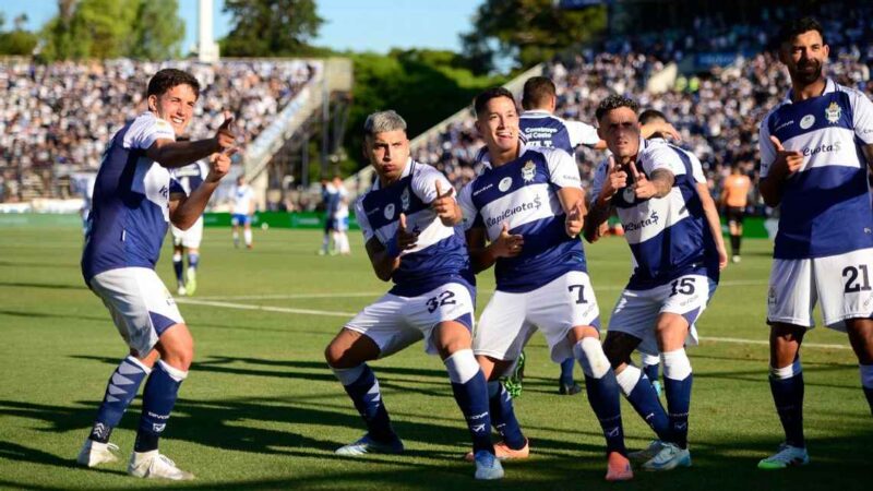 Gimnasia le ganó a Vélez en el Bosque y sueña con los octavos de final