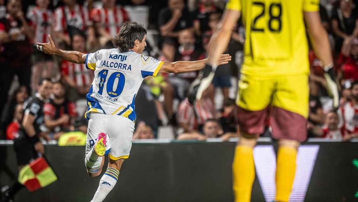 Rosario Central lo dio vuelta ante Instituto y es el líder absoluto de la Zona B del Clausura