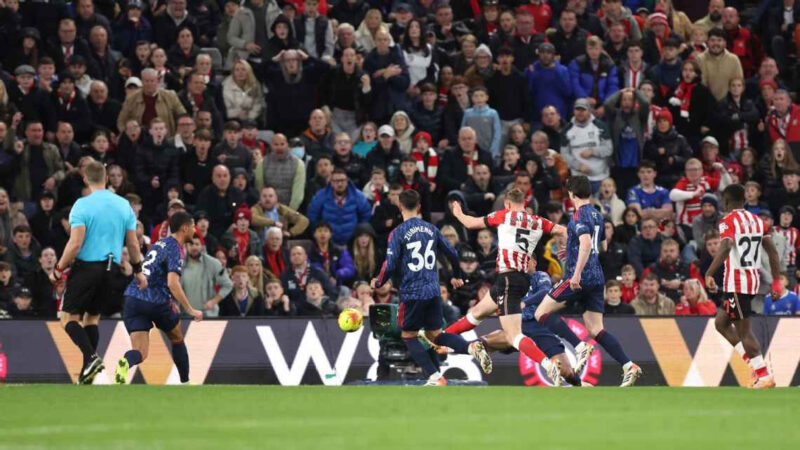 En un partidazo, Arsenal y Sunderland igualaron 2 a 2 por la Premier League