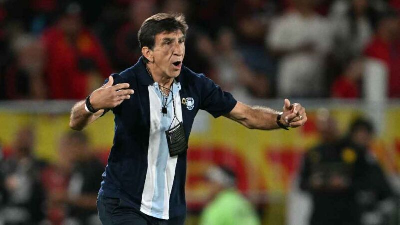 Una certeza y dos interrogantes para Gustavo Costas en la formación de Racing ante Estudiantes