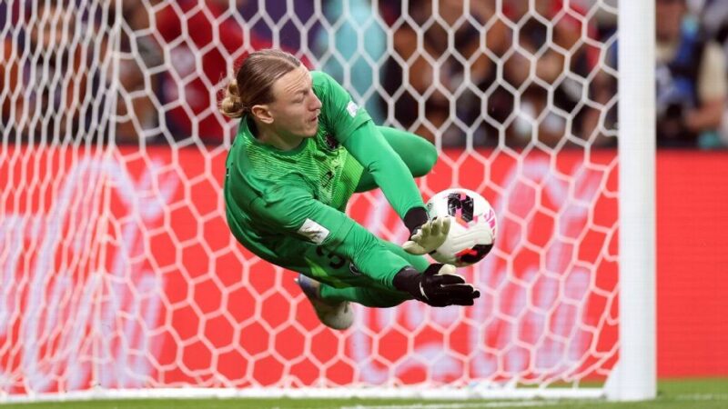 Safonov le robó el protagonismo a Rossi en los penales entre PSG y Flamengo