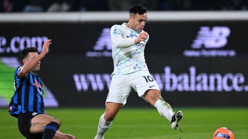 Con gol de Lautaro Martínez, Inter venció a Atalanta y lidera la Serie A en solitario