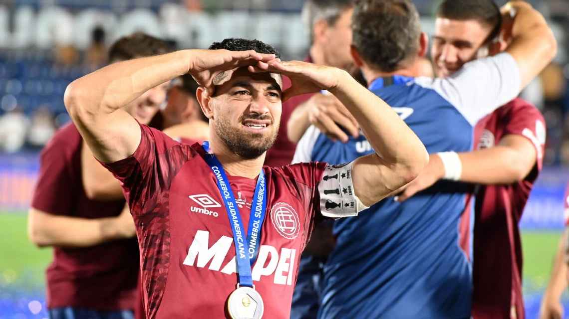 Lautaro Acosta acusó a los dirigentes de echarlo de Lanús