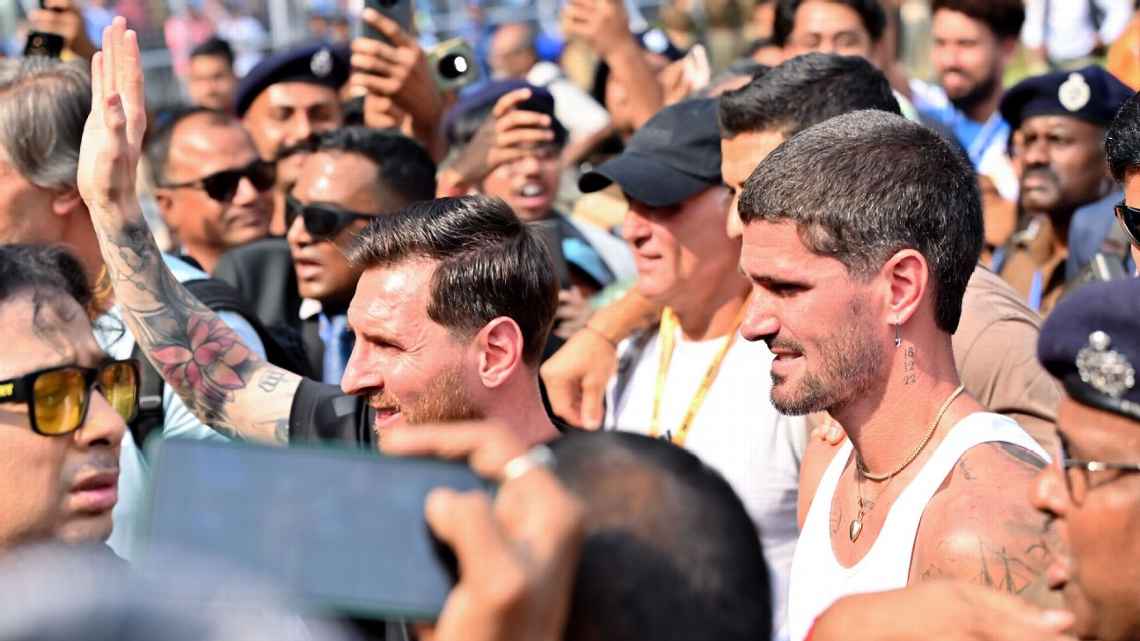 Caos y descontrol en la presentación de Lionel Messi en Calcuta