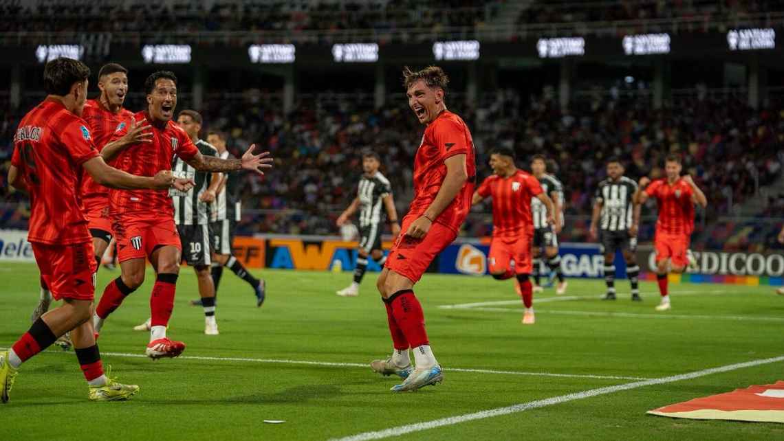 Gimnasia de Mendoza celebró su regreso a Primera con una victoria frente a Central Córdoba