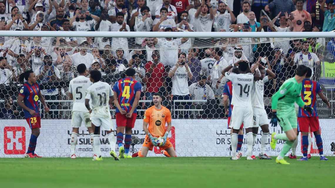 Joan García, el héroe de Barcelona en la Supercopa con dos atajadas en tiempo de descuento