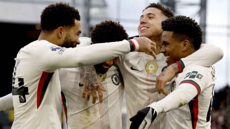 Chelsea se apoyó en sus figuras sudamericanas, venció a Crystal Palace y subió en la Premier
