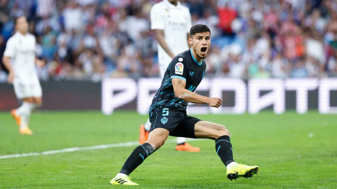 Lucas Robertone se realizó los estudios y concretó su vuelta a Vélez