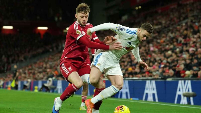 Liverpool no pudo con Leeds y se aleja del bicampeonato en la Premier League