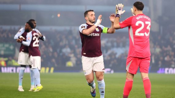 Dibu Martínez fue clave en la ventaja de Aston Villa frente a Lille por Europa League