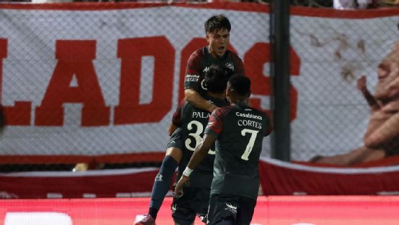 Con tantos de Romero y Blondel, Huracán venció a Olimpo y avanzó a 16avos de la Copa Argentina