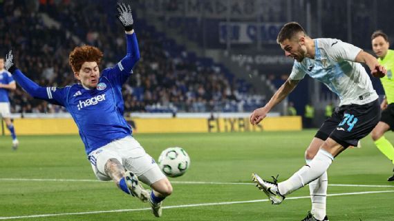 Un tanto de Valentín Barco le dio a Estrasburgo la clasificación a cuartos de la Conference League