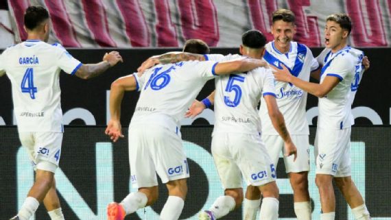 Vélez Sarsfield bajó al líder y dejó sin invicto a Estudiantes de La Plata