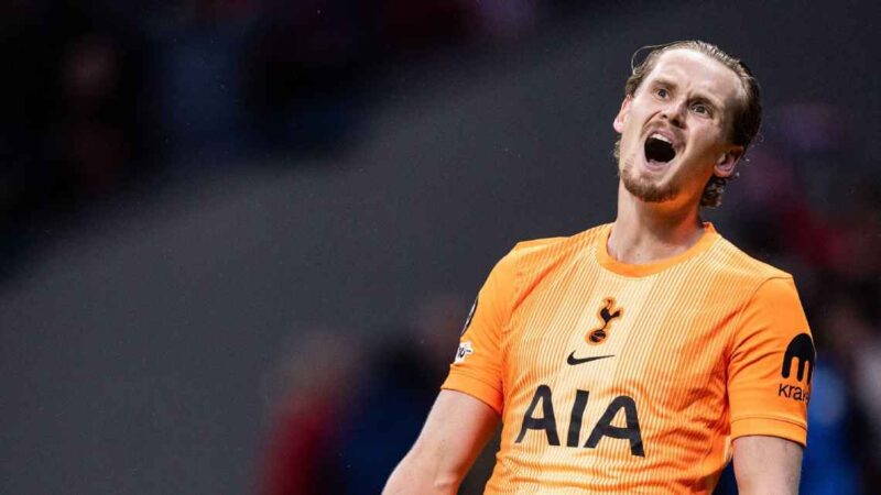 El DT de Tottenham explicó la polémica sustitución del arquero Kinsky