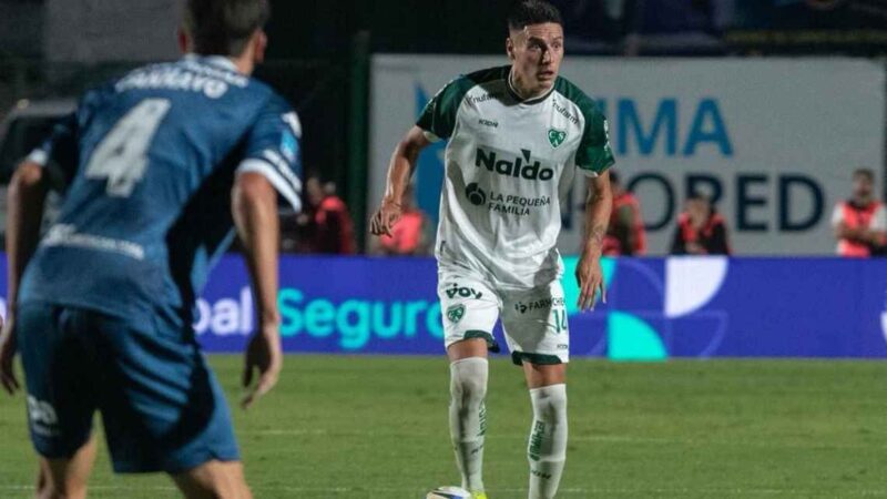 Racing empató con Sarmiento en Junín y terminó el partido con un jugador menos