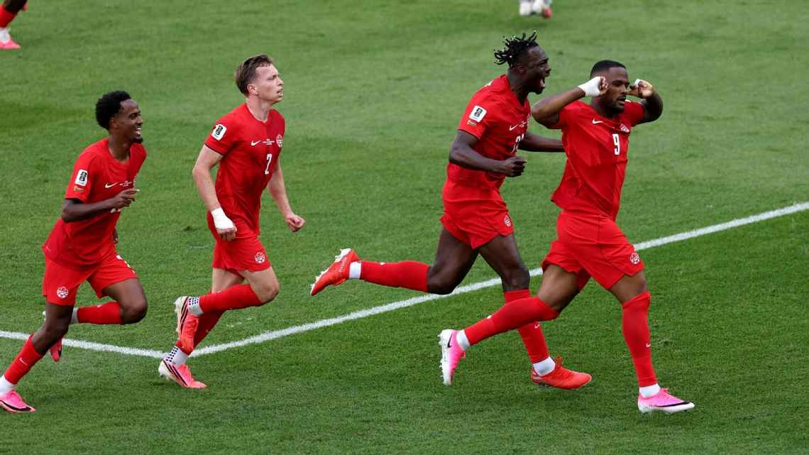 Canadá reaccionó a tiempo y rescató un empate ante Bosnia en su estreno mundialista
