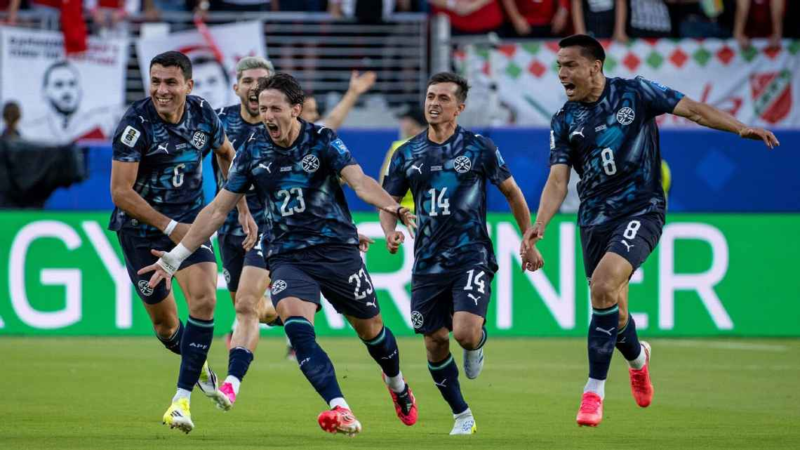 Paraguay resistió con diez hombres, eliminó a Turquía y sigue soñando en el Mundial