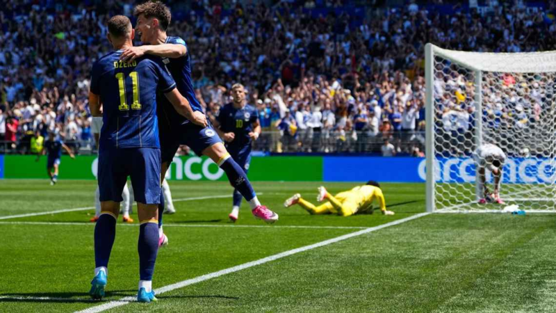 Bosnia y Herzegovina venció a Qatar, terminó tercera y mantiene vivo el sueño mundialista