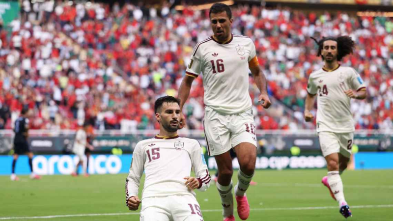 Error de Muslera y gol de España: Álex Baena aprovechó un blooper para abrir el marcador